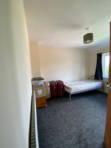 4 bedroom semi-detached house to rent - Photo 5