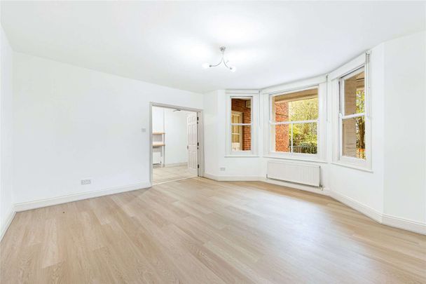 A superb two bedroom apartment set within a beautiful period building. - Photo 1
