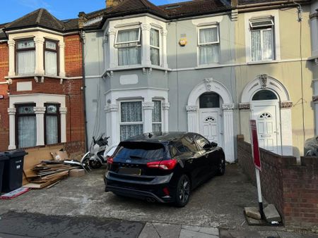 4 bedroom terraced house to rent - Photo 5