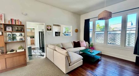 Charming Character Home in the Heart of Napier! - Photo 3