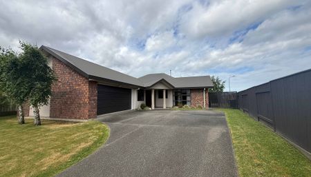 Low Maintenance, Warm, Functional - Photo 5