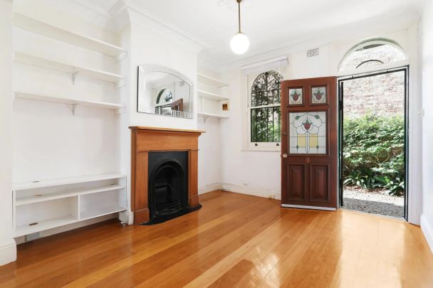 Charming Fully Furnished Two-Bedroom Garden Terrace in Quiet and Private Location - Photo 1