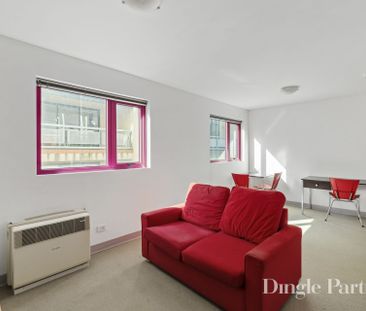 One Bedroom Apartment – Inner-City Gem! - Photo 3