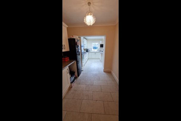 3 Bed Terraced House, Dawlish Drive, IG3 - Photo 1