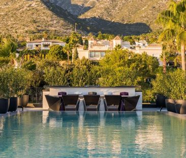 Luxury Villa for rent in The Golden Mile, Spain - Photo 2