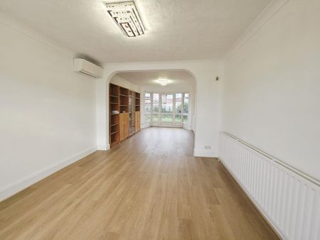 4 bedroom detached house to rent - Photo 4