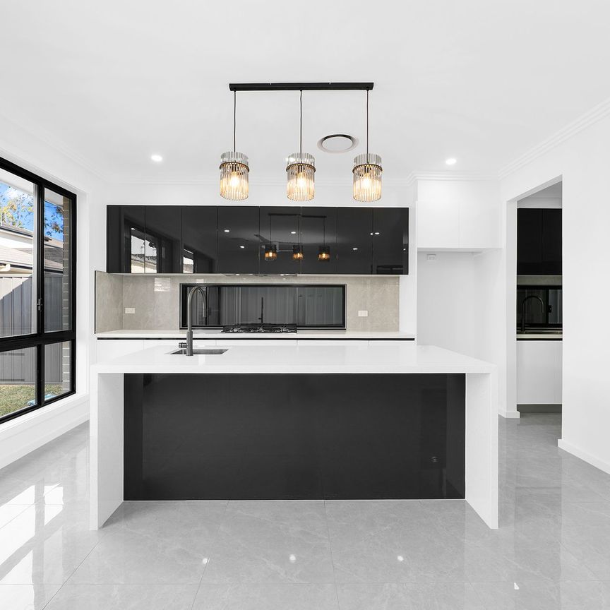 Newly Built Family Home for Lease in Werrington - Photo 1