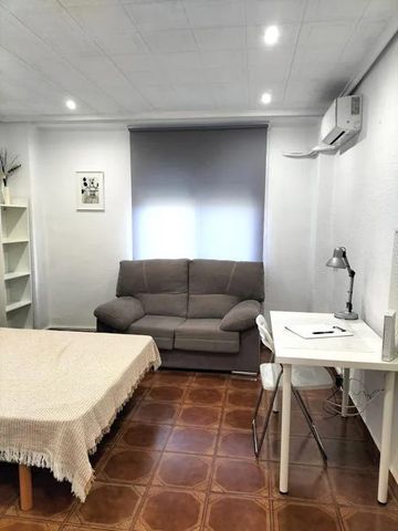 Calle Santos Justo y Pastor, Valencia, Valencian Community 46022 - Photo 3