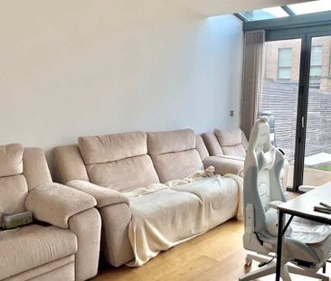 Colindale Gardens 2 Room 1 Room 2 Room 3 Room 4 - Photo 1