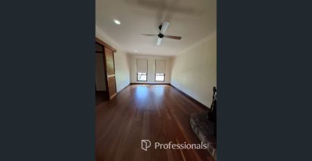 FANTASTIC LOCATION - CLOSE TO BEACH, PARKS, SCHOOLS & SHOPS - Photo 3