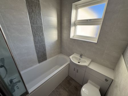 St. Johns Road, Sheffield, Laughton - Photo 4