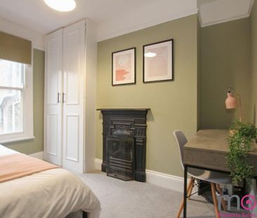 4 bedroom semi-detached house to rent - Photo 4