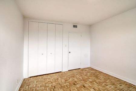 3555 Cote-des-Neiges Road - Photo 3