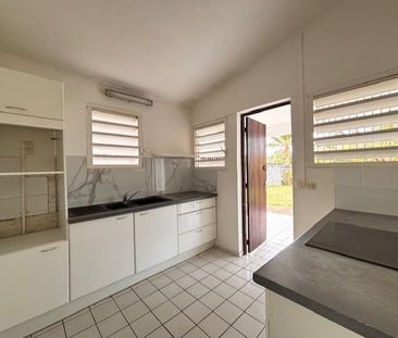 Location Maison 4 pièces 79m² LES ABYMES 97139 - Photo 6
