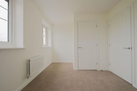 2 bedroom semi-detached house to rent - Photo 5