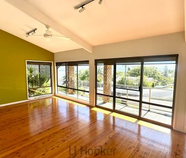 LARGE FAMILY HOME!!! - Photo 1