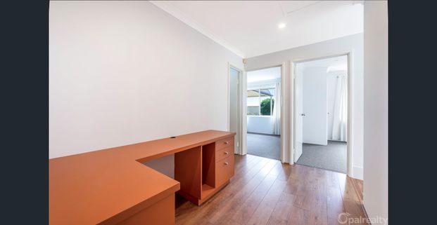 Freshly updated coastal family retreat - Photo 1