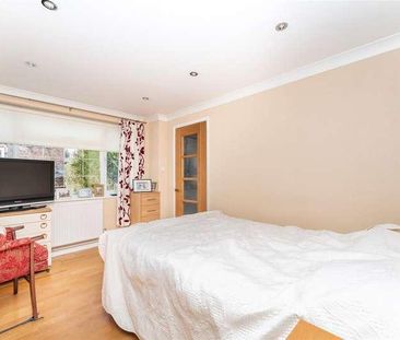 St Mary's Avenue, UB2 - Photo 2