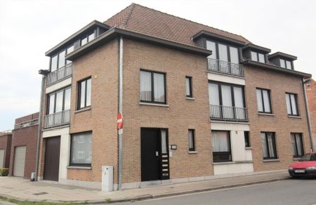 APPARTEMENT MET 2 SLAAPKAMERS, TERRAS EN GARAGEBOX VLAKBIJ CENTRUM - Foto 3