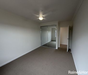 Brand new 4 bedroom home with large yard - Photo 4