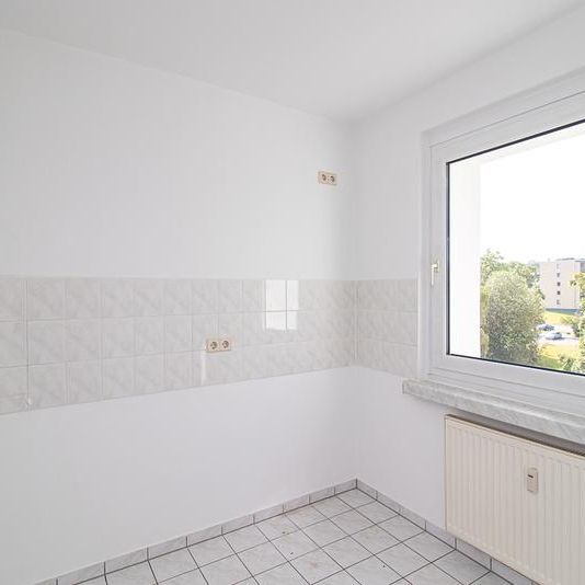 Helle Familienwohnung mit 68 qm + Loggia + PkW- Stellplatz!!! - Photo 1