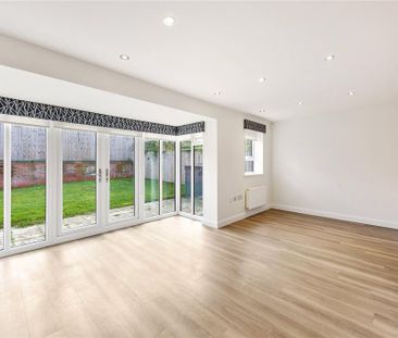 4 bedroom detached house to rent - Photo 3