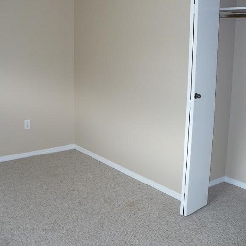 4 BEDROOM PET FRIENDLY HOME NEAR DOWNTOWN - Photo 1