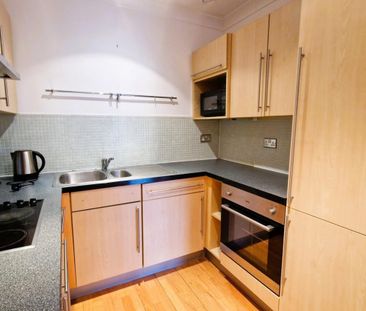 2 bedroom Flat To Let - Photo 6