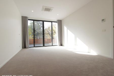 41 Loftus Street, Yarralumla ACT 2600 - Townhouse For Rent | Domain - Photo 2