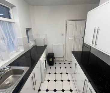Room in a Shared Flat, Parchmore Way, CR7 - Photo 1