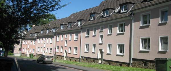 Einziehen und Wohlfühlen: gut aufgeteilte 2 Zimmer-Wohnung im Dachgeschoss in Hagen Eilperfeld! - Photo 1