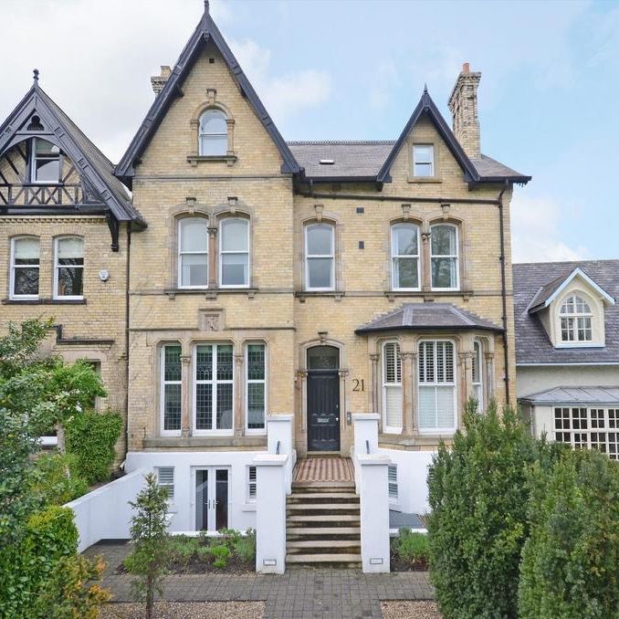 3 bedroom flat to rent - Photo 1
