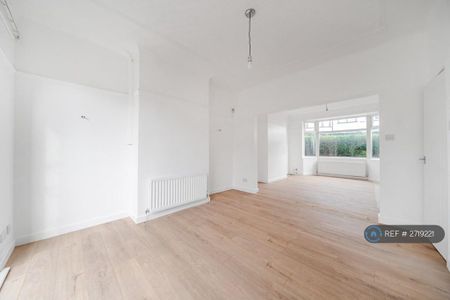 3 bedroom end of terrace house to rent - Photo 2