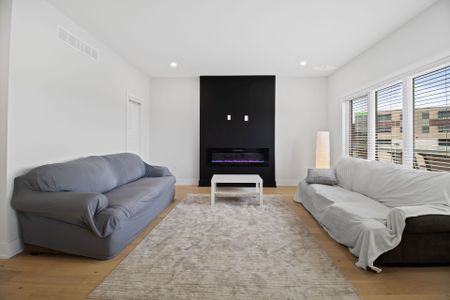 For Lease - 7392 Splendour Drive Unit# Upper, Niagara Falls, Ontario - Photo 2