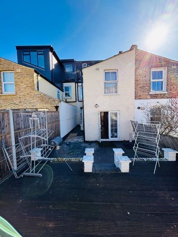 Room in a Shared House, Spacious Double Room In Streatham, SW16 - Photo 3