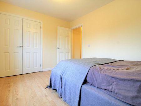 Terraced House to rent on - Photo 5