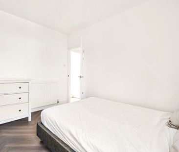 Terraced House to rent - Old Road West, Gravesend, DA11 - Photo 6