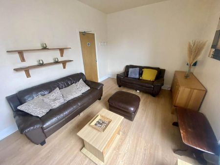 3 bedroom flat to rent - Photo 2