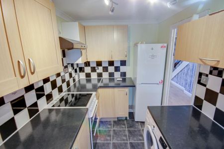 3 bedroom terraced house to rent - Photo 5