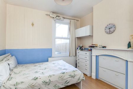 House Share to rent - Hambro Road, London, SW16 - Photo 5