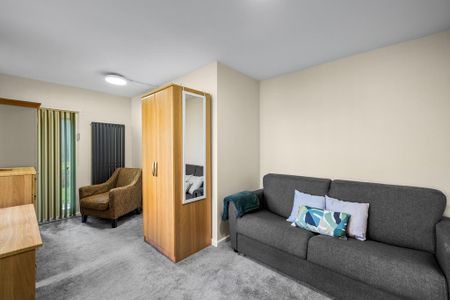 1 bedroom in a house share to rent - Photo 3