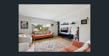 Light-Filled, Cozy Home in a Prime Claremont Location - Photo 2