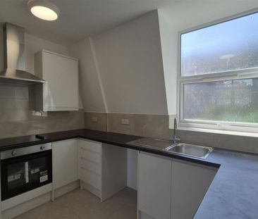 GOLDHAWK ROAD - Photo 1