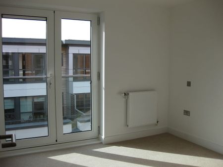 2 double bedroom apartment in the sought after Park Way development, with private terrace, - Photo 3