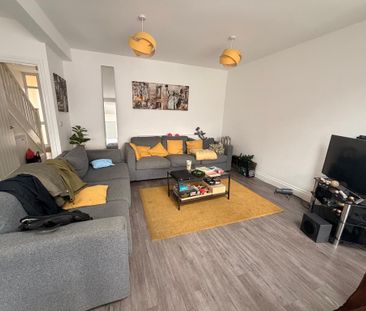 1 bedroom in a house share to rent - Photo 2