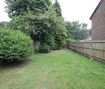 Woking, Surrey, GU21 - Photo 2