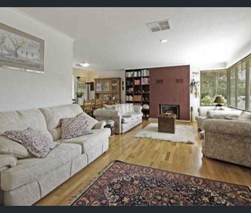 Large Family House Featuring a Beautiful Pool - Photo 1