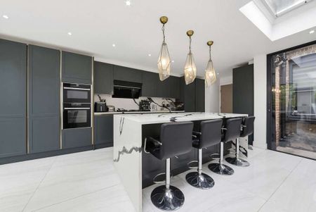 Savills are delighted to present this exceptional, newly refurbished house to let on Mellish Street, offering high specification, contemporary living. - Photo 4
