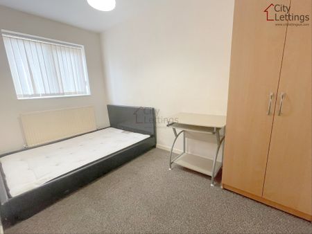 2 Bedroom Mid Terraced House - Photo 3