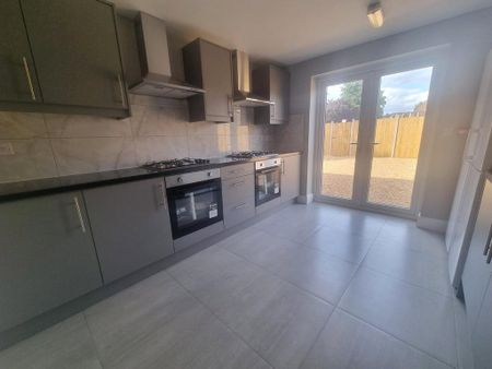 1 bedroom semi-detached house to rent - Photo 4